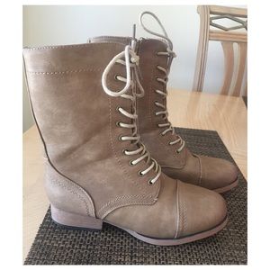 ✨Combat Boots ✨🔥ONE DAY SALE🔥