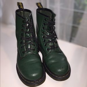 THE 1460 IS THE ORIGINAL DR. MARTENS BOOT.