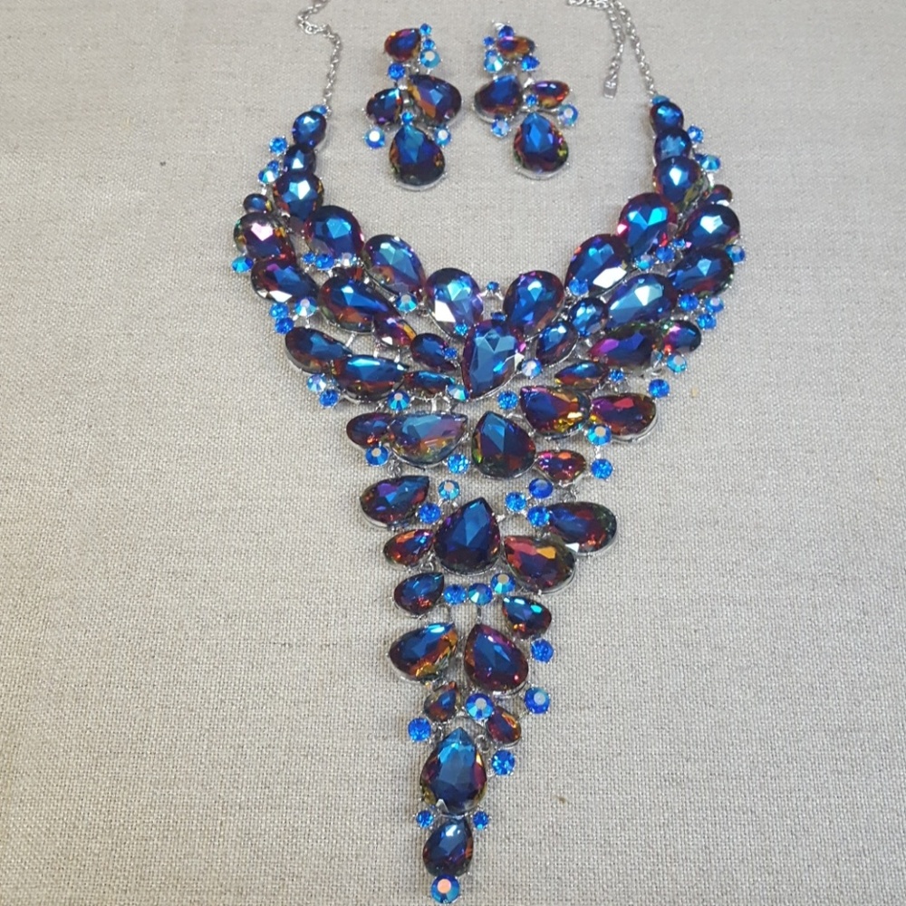 Glass Crystal Bib necklace