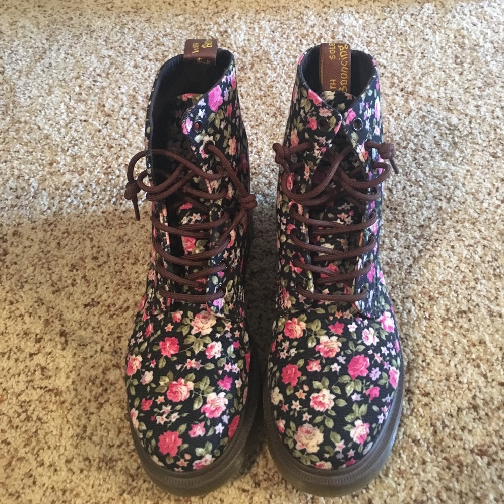 Floral Doc Martins 🌸
