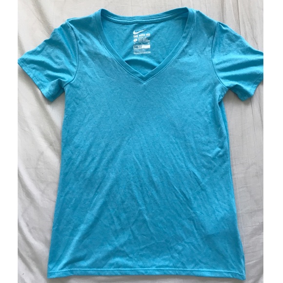 Nike tee - Picture 1 of 4