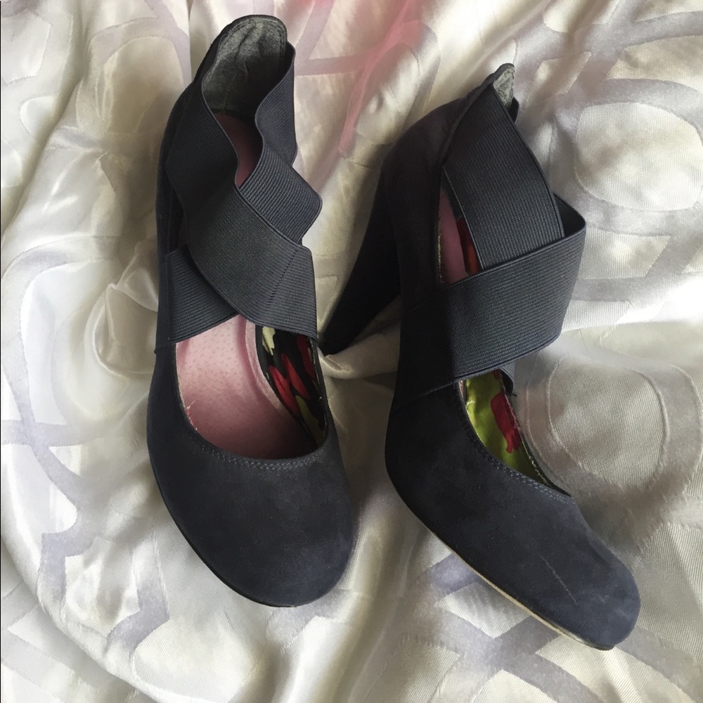 Navy Blue Cross Strap Pumps