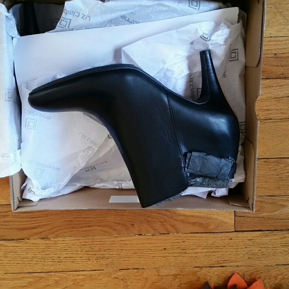 Leather pumps