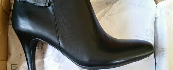 Leather pumps - Picture 2 of 2