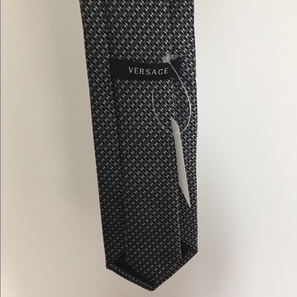 Versace tie - Picture 4 of 6