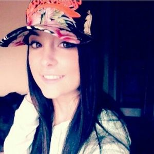 Meet your Posher, Krystalin