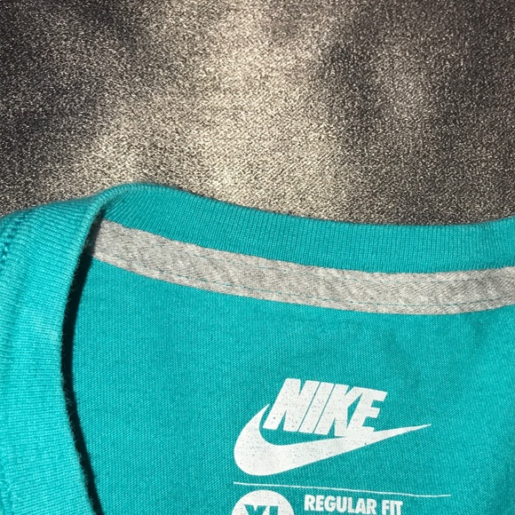 Blue Nike shirt - Picture 3 of 3