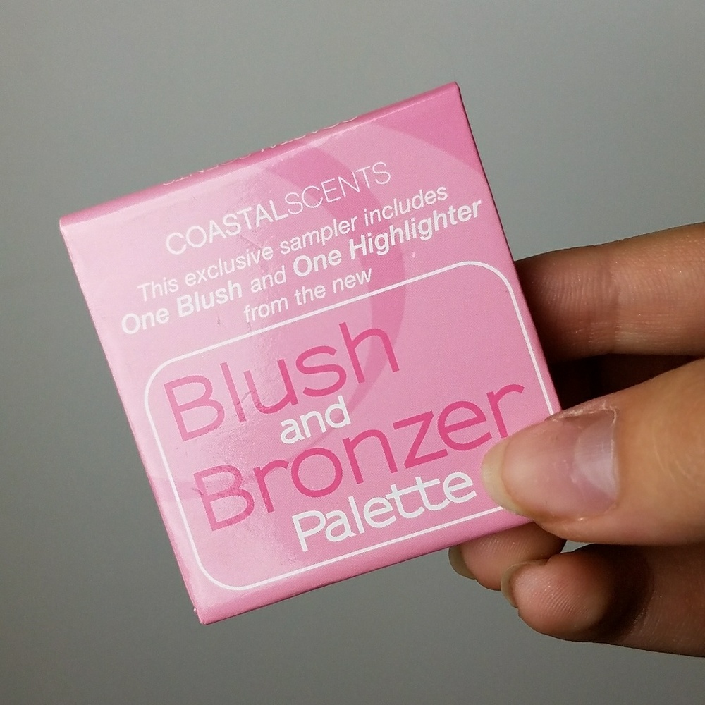 A mini Blush and highlighter for on the go!