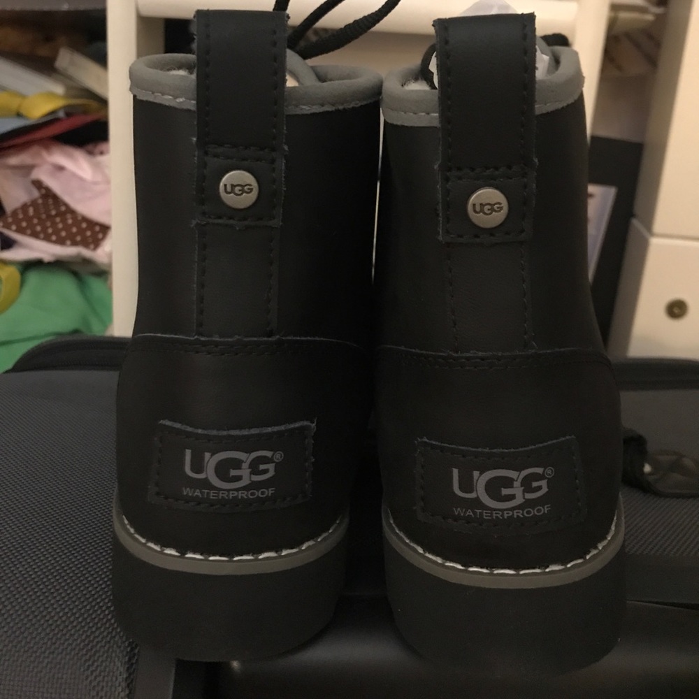NWOB Waterproof Uggs ❕❗️NEED GONE ASAP❗️❕
