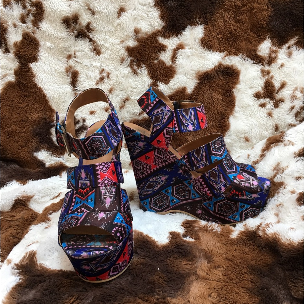 Shï multicolored platformed wedges.