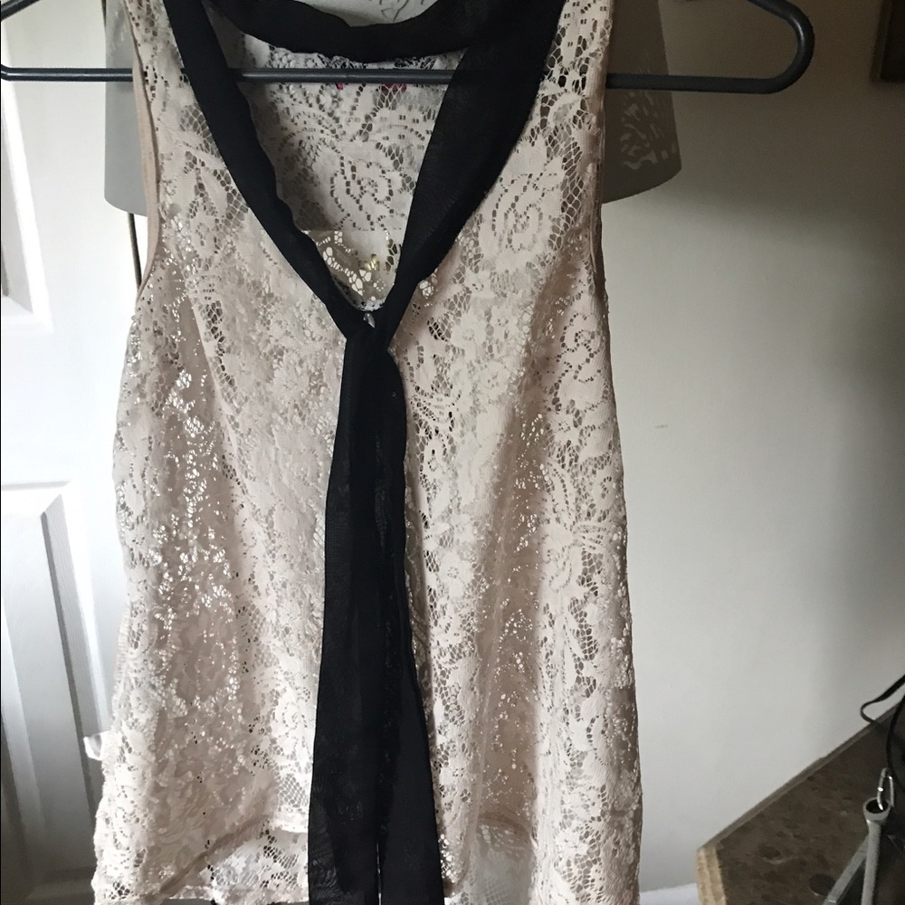 Cute tie in front high low tank