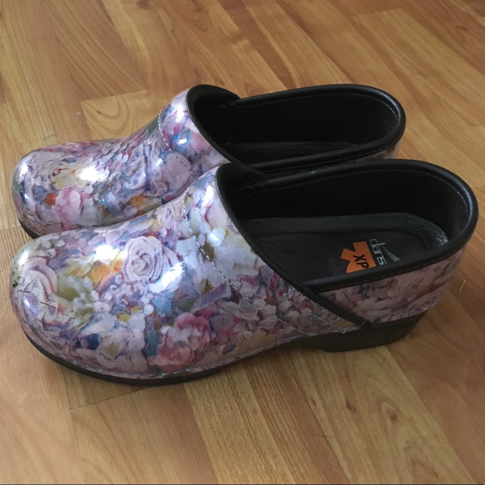 Flower print danskos