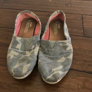 Camouflage Toms