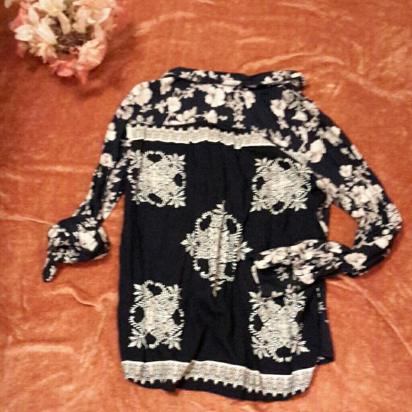 Women blouse by Style & Co, rayon - Picture 2 of 4