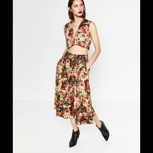 BOGO50% offZARA PRINTED CROP TOP