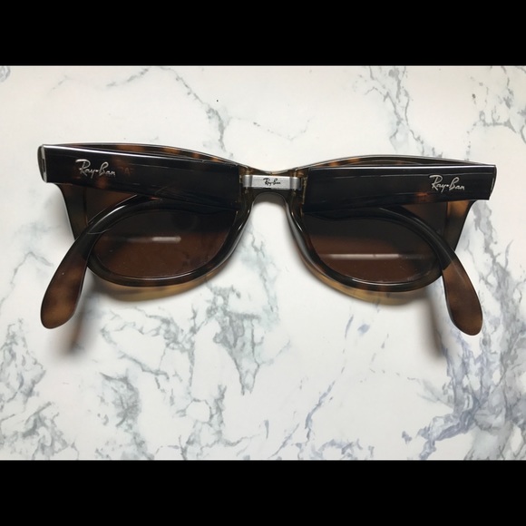 Ray-Ban Folding Wayfarer Tortoise Sunglasses - Picture 3 of 5