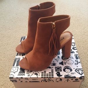 Bamboo light brown suede open toed booties