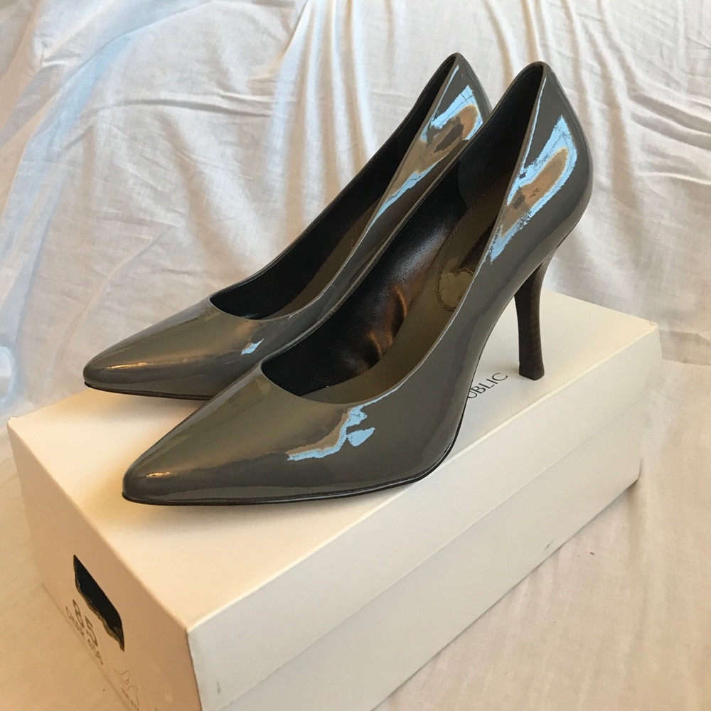 Banana Republic Grey Patent Leather Pumps
