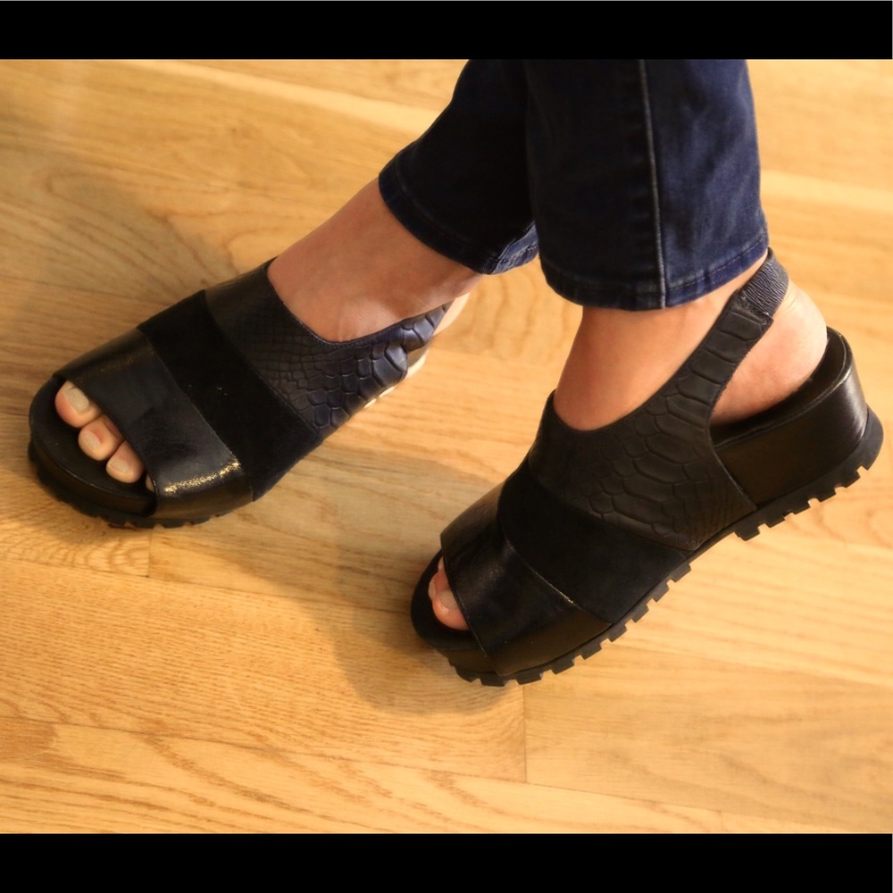 Mamut - Black leather Sacro Slingback Sandal