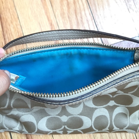 Coach wristlet - Picture 3 of 6