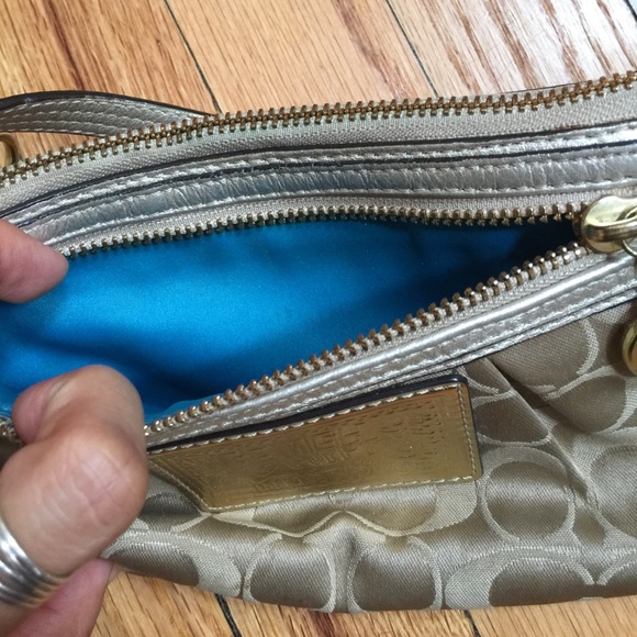 Coach wristlet - Picture 4 of 6