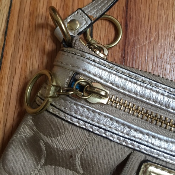 Coach wristlet - Picture 6 of 6