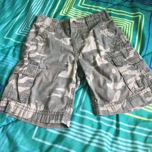 Epic Threads Camo Boys Size 3T shorts.