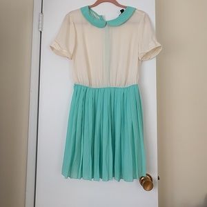 Peter pan collar dress