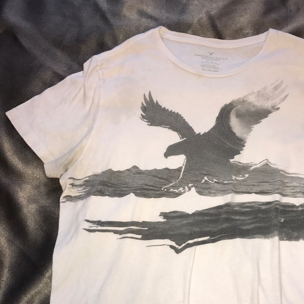 white American Eagle Tee