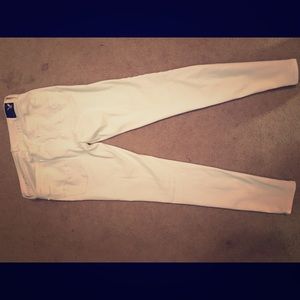 American Eagle white super stretch jeans size 6