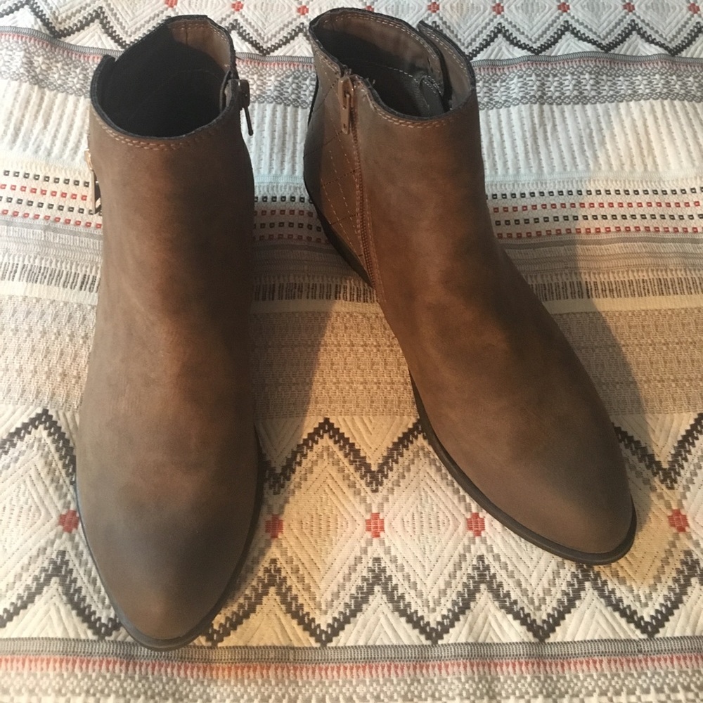 Madden Girl Hysteric bootie size 9