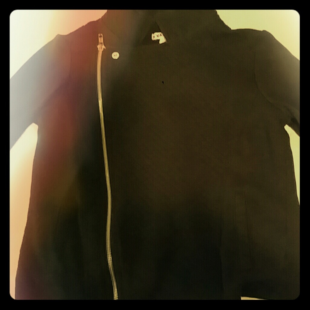 I am selling a Bongo Girls Sweater