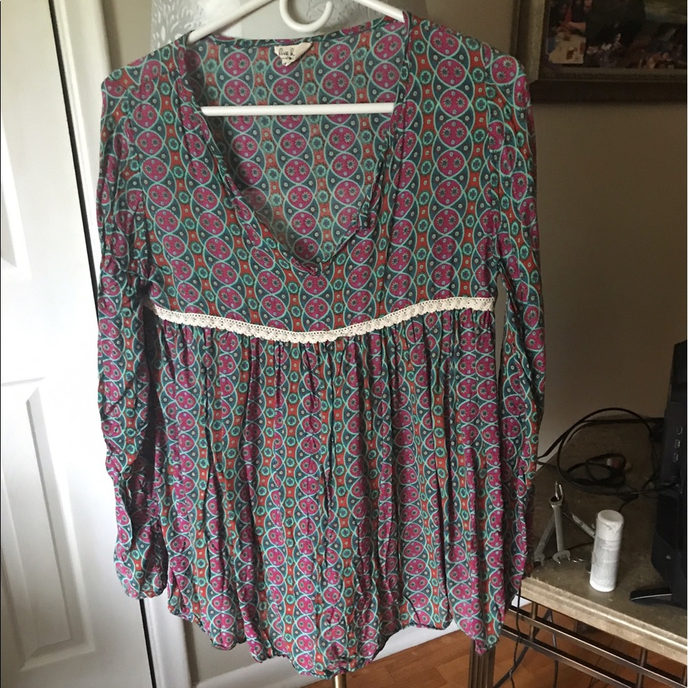 Adorable flowy blouse