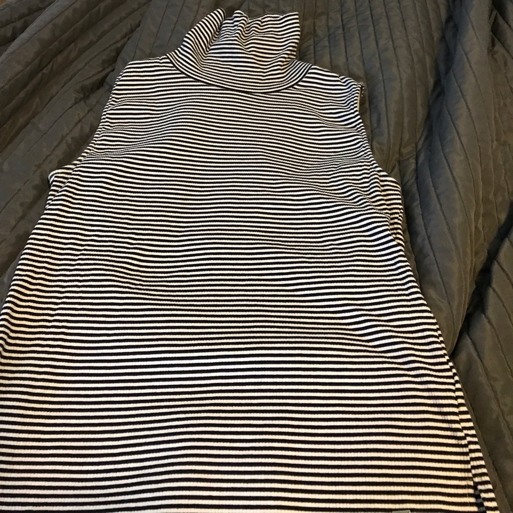 Turtle neck sleeveless top