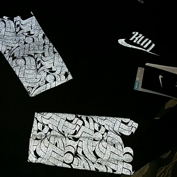 Nike Dri-fit Reflector Long Sleeve T Shirt Scoop - Picture 3 of 3