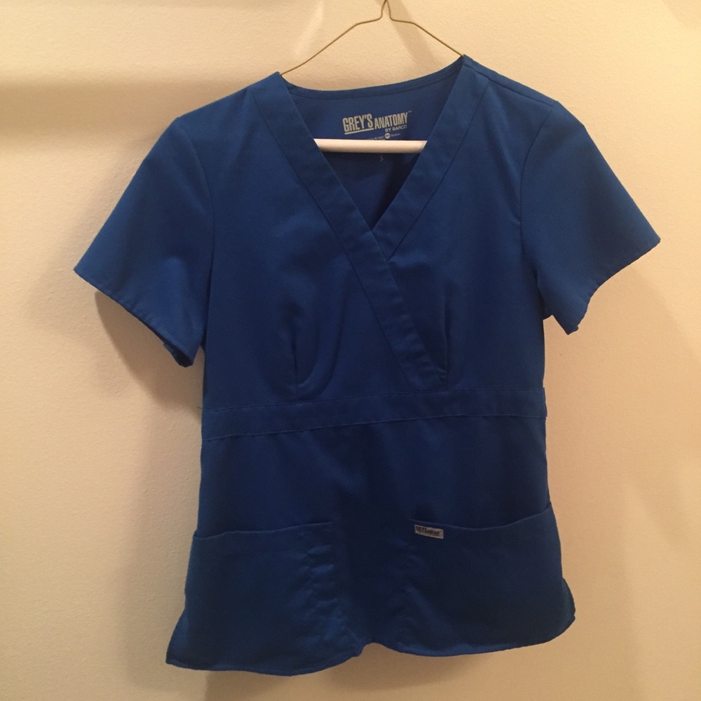 Scrub top size small