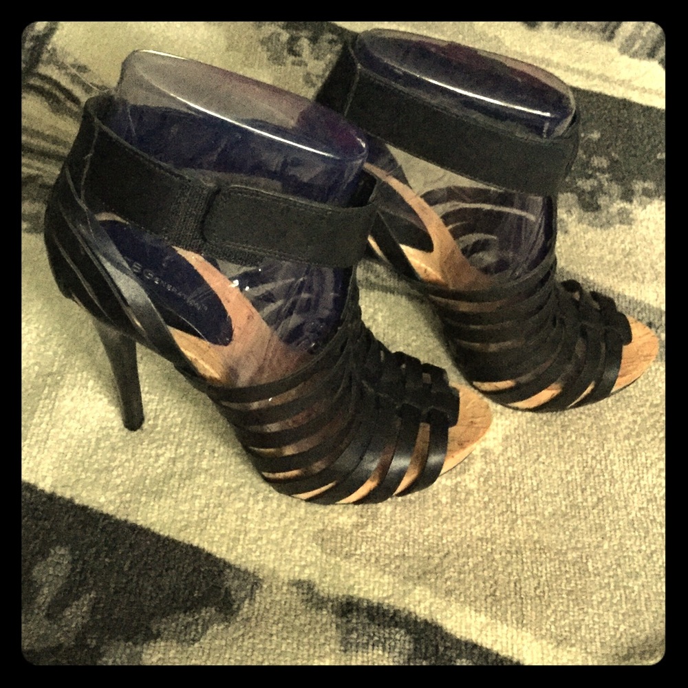 BCBG Black cage toe heel size 10! Worn once!