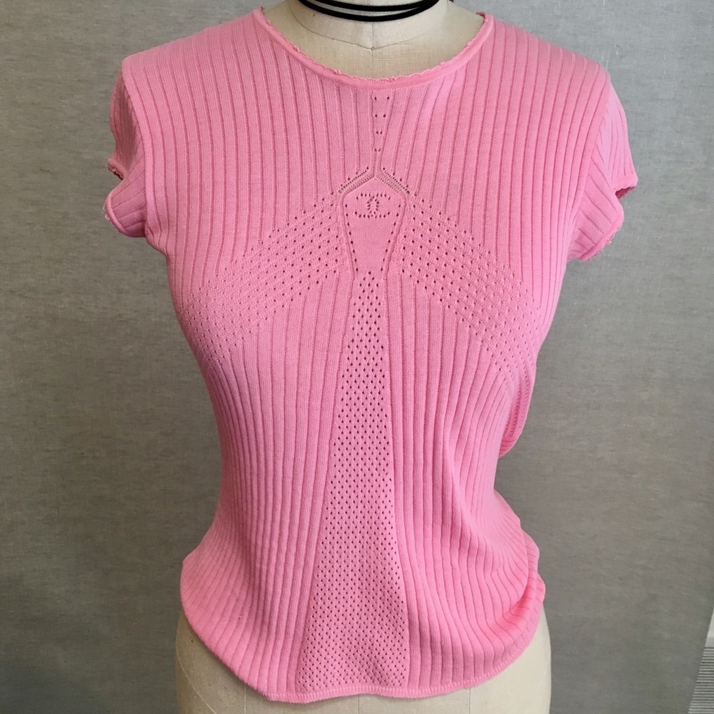 CHANEL fits Size 4-6. 100% cotton knit blouse