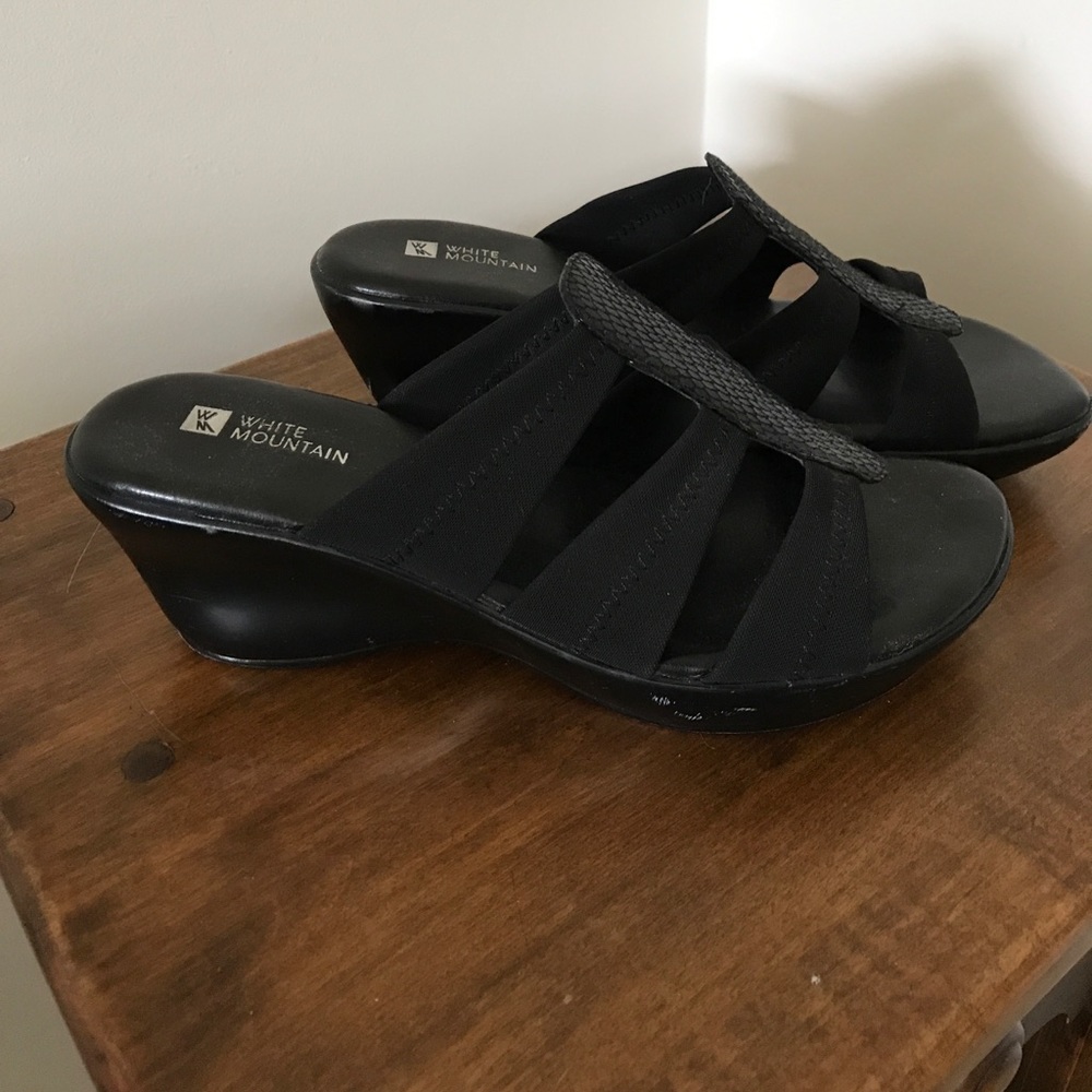 White mountain black slip on sandals