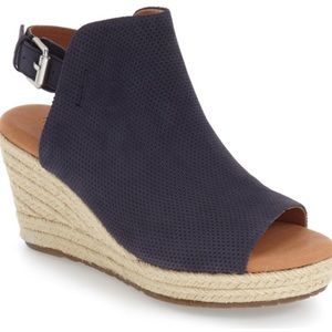 Gentle Soul by Kenneth Cole Navy Blue Wedges