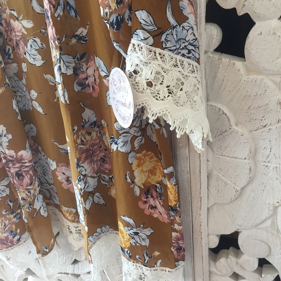 Gypsies & Moondust Floral Kimono - Picture 2 of 4