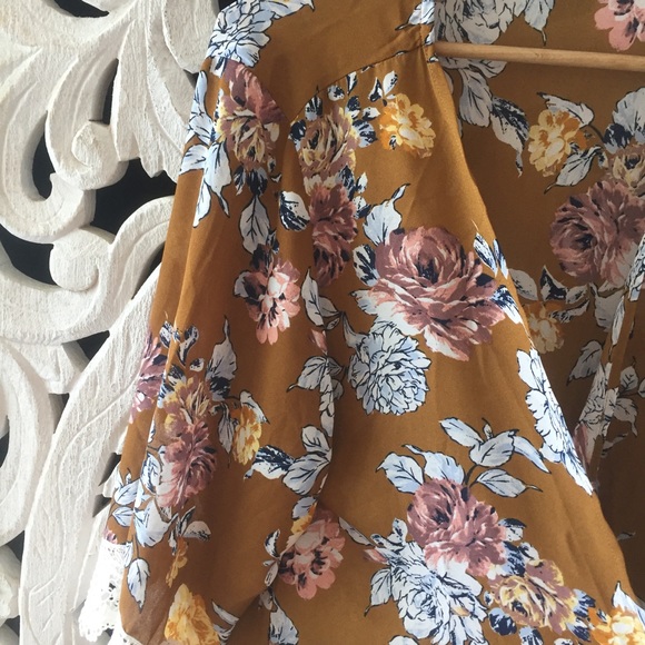 Gypsies & Moondust Floral Kimono - Picture 3 of 4