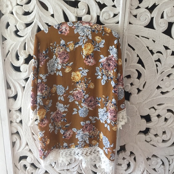 Gypsies & Moondust Floral Kimono - Picture 4 of 4