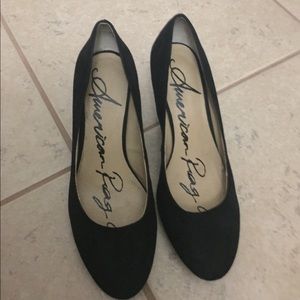 Black 2in high heels