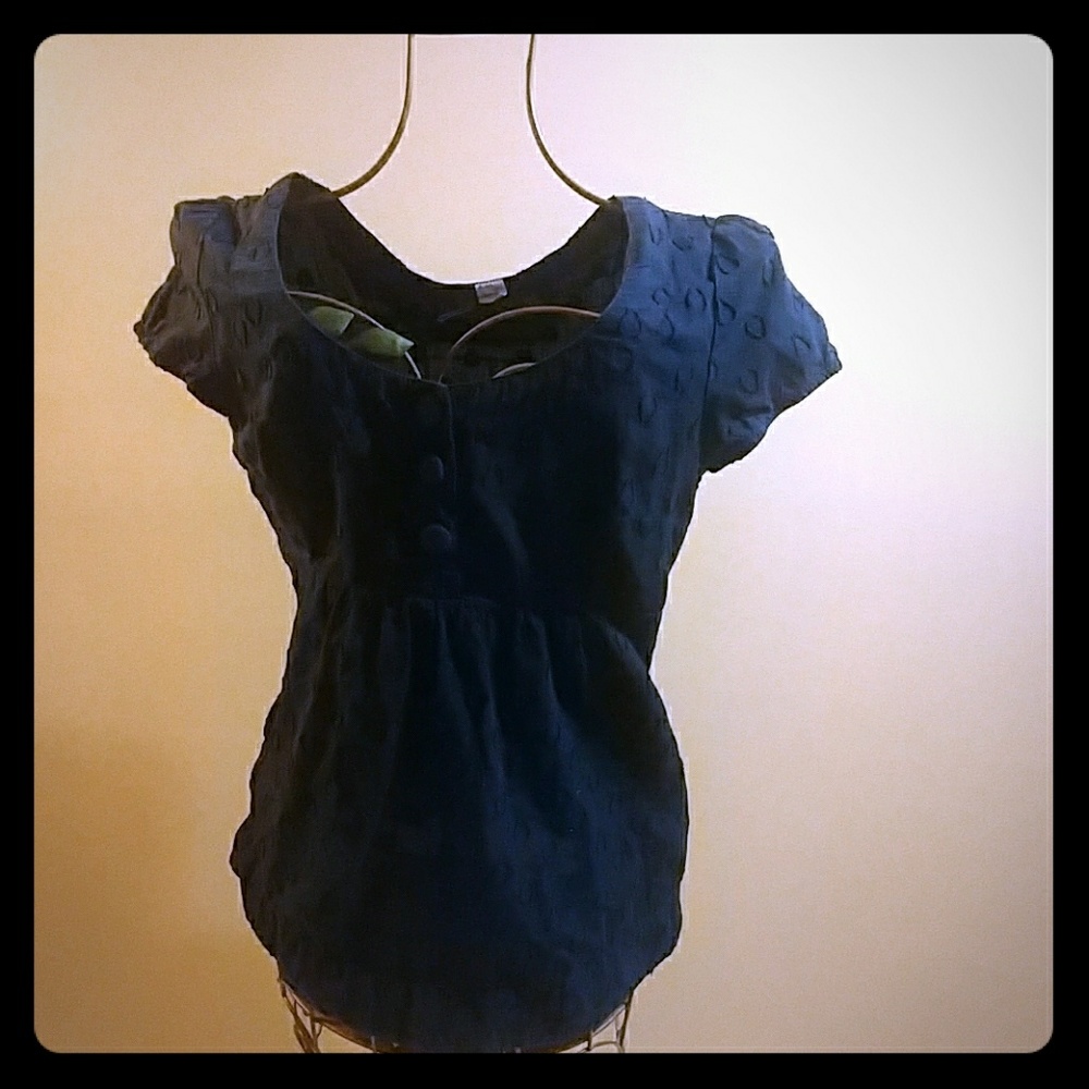 Cute black summer shirt!