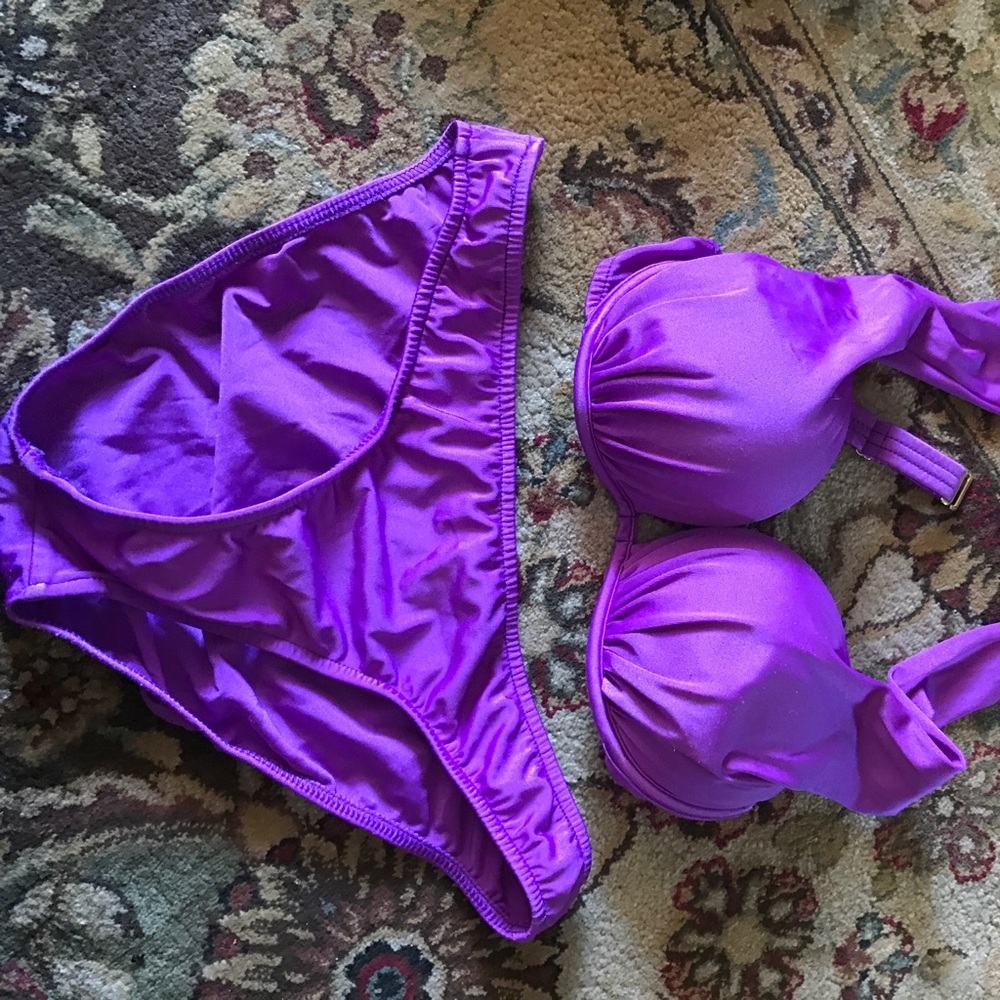 Swimsuits - Picture 2 of 3