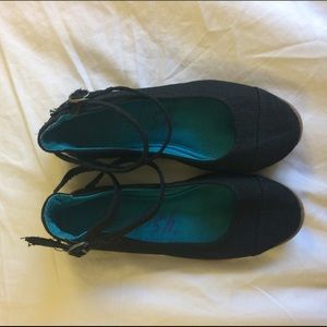 Blowfish black cloth flat with ankle straps