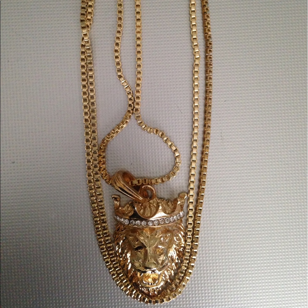 Lion pendant with necklace