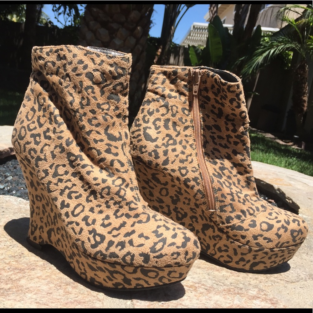 Cheetah/Leopard Print Wedge Booties Size 8 - image 1