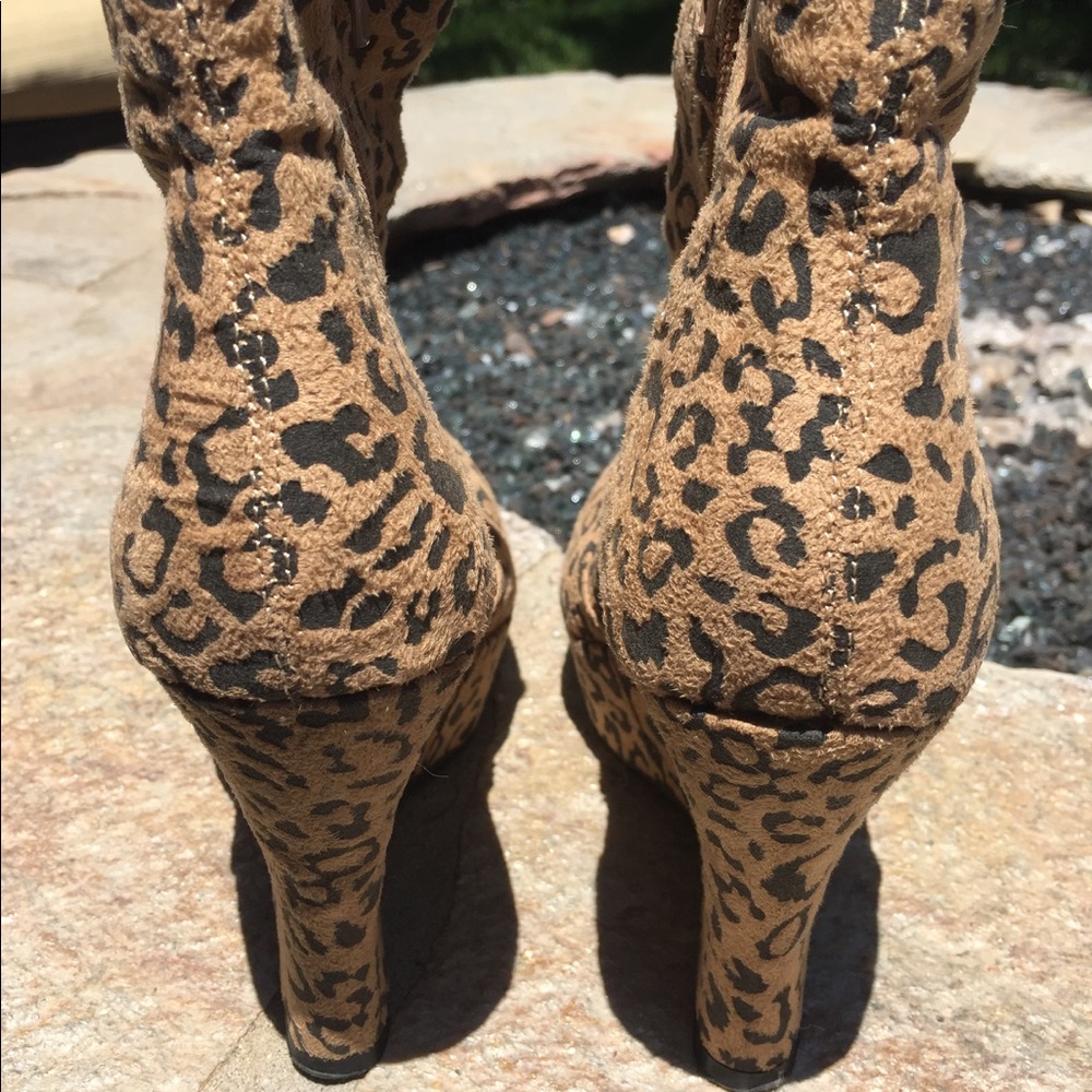 Cheetah/Leopard Print Wedge Booties Size 8 - image 3